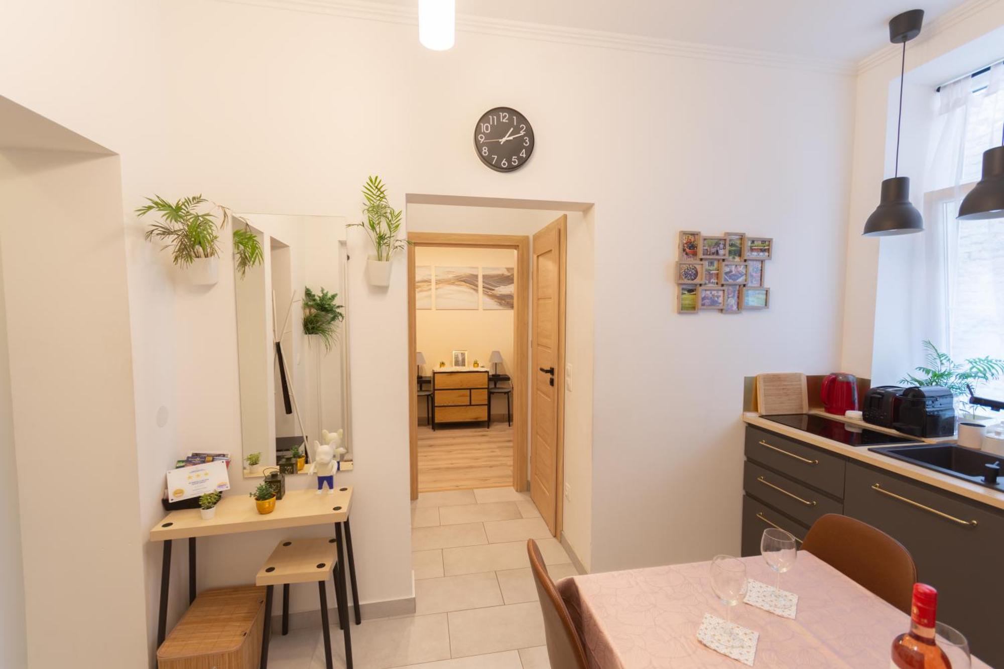 Quiet Rooms In The Bustling City Center Budapest Exterior foto